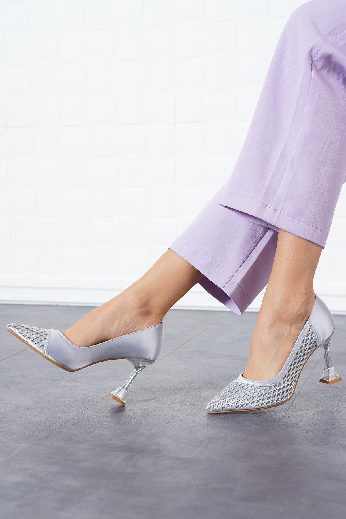 Arca Yan Çapraz File Taşlı Kadın Topuklu Ayakkabı Gümüş Saten