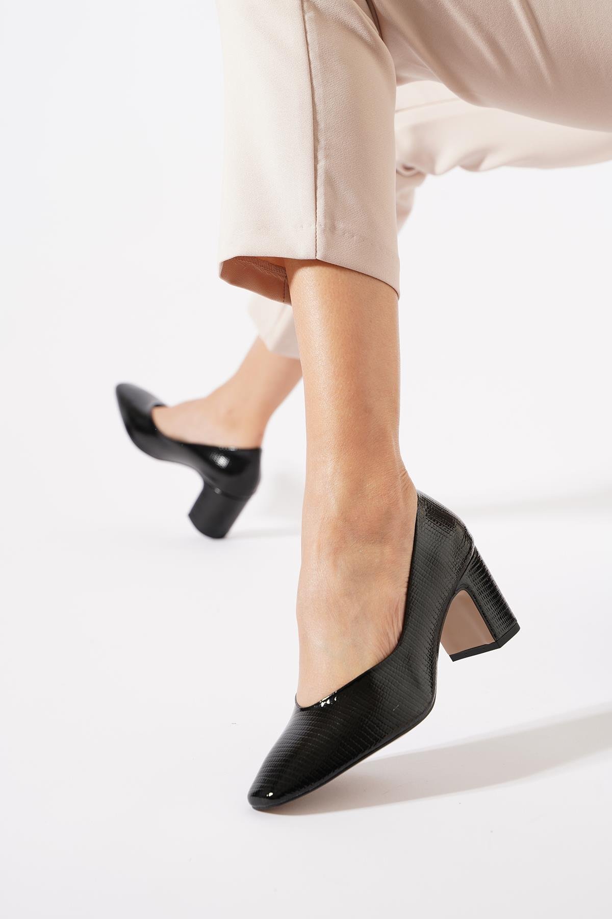 Deslan Kroka Baskılı Kadın Topuklu Ayakkabı Siyah Yılan