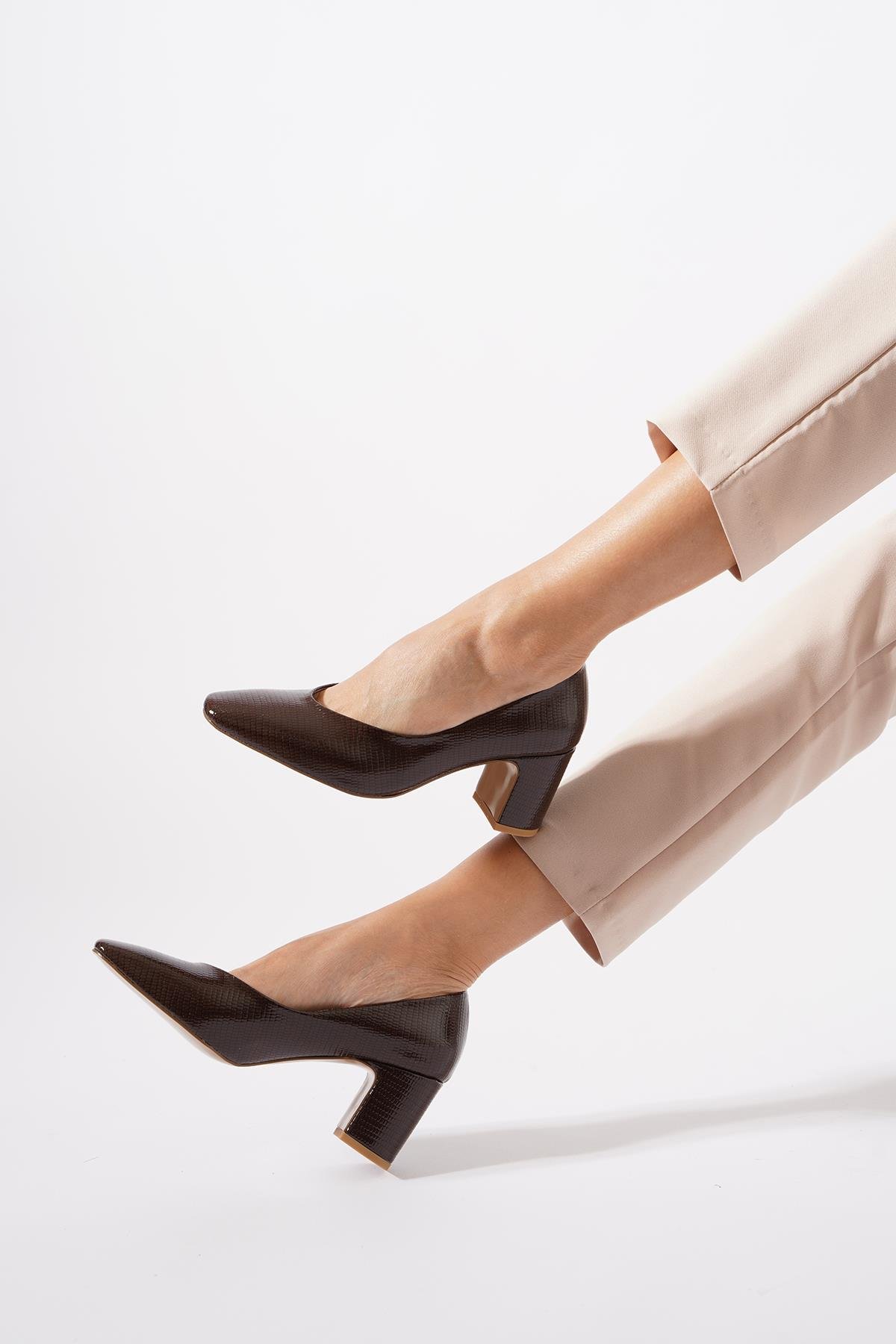 Deslan Kroka Baskılı Kadın Topuklu Ayakkabı Kahve Yılan