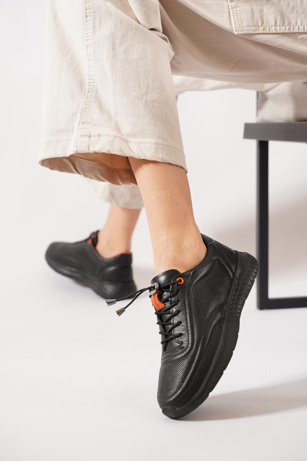 Fasterfe Lastik Bağlı Hakiki Deri Kadın Spor Ayakkabı Siyah Cilt