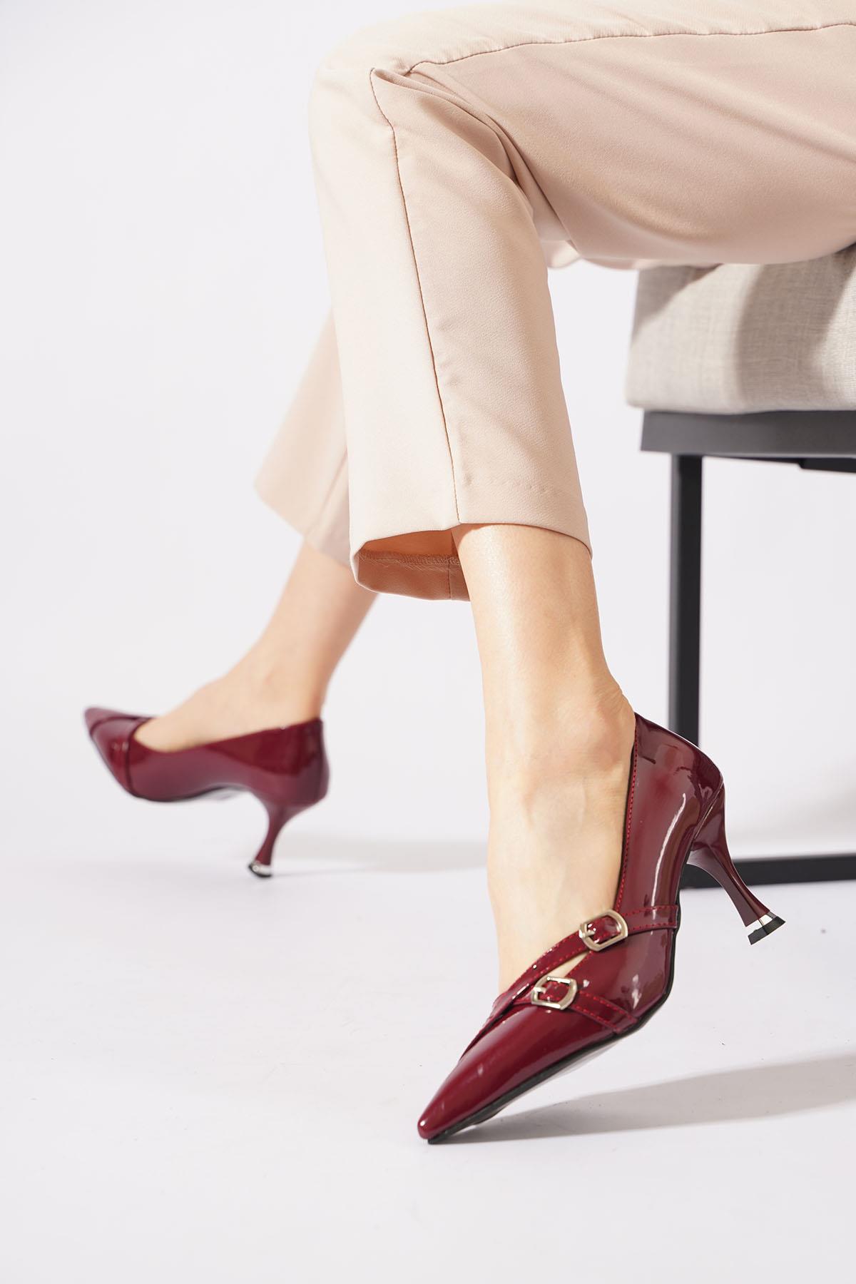 Mesferte Çift Tokalı Çapraz Bant Kadın Stiletto Bordo Rugan