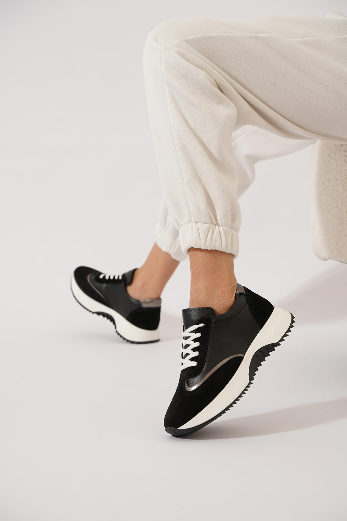 Molnede Garnili Bağlı Hakiki Deri Kadın Spor Ayakkabı Siyah Cilt