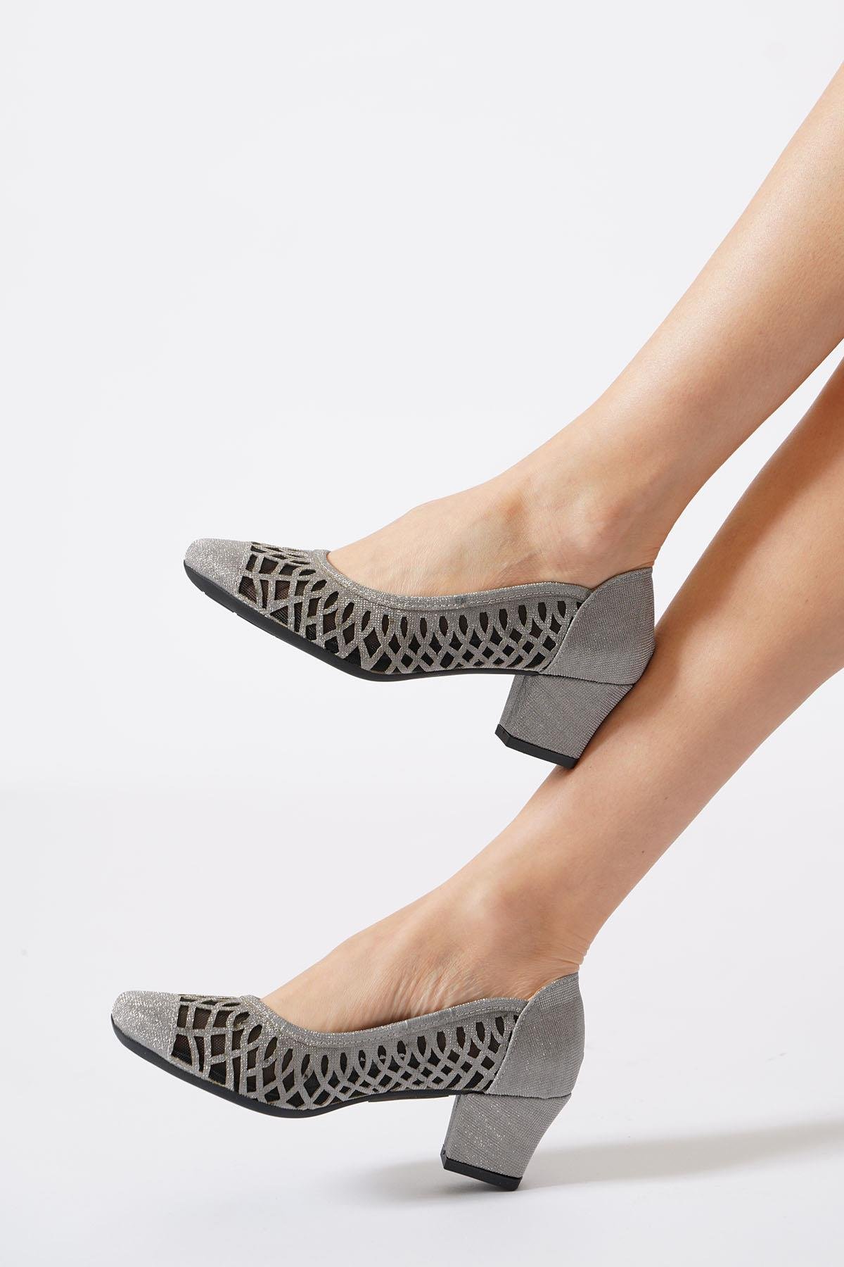 Muhriye Lazer Simli Fileli  Kadın Topuklu Ayakkabı Platin Sim