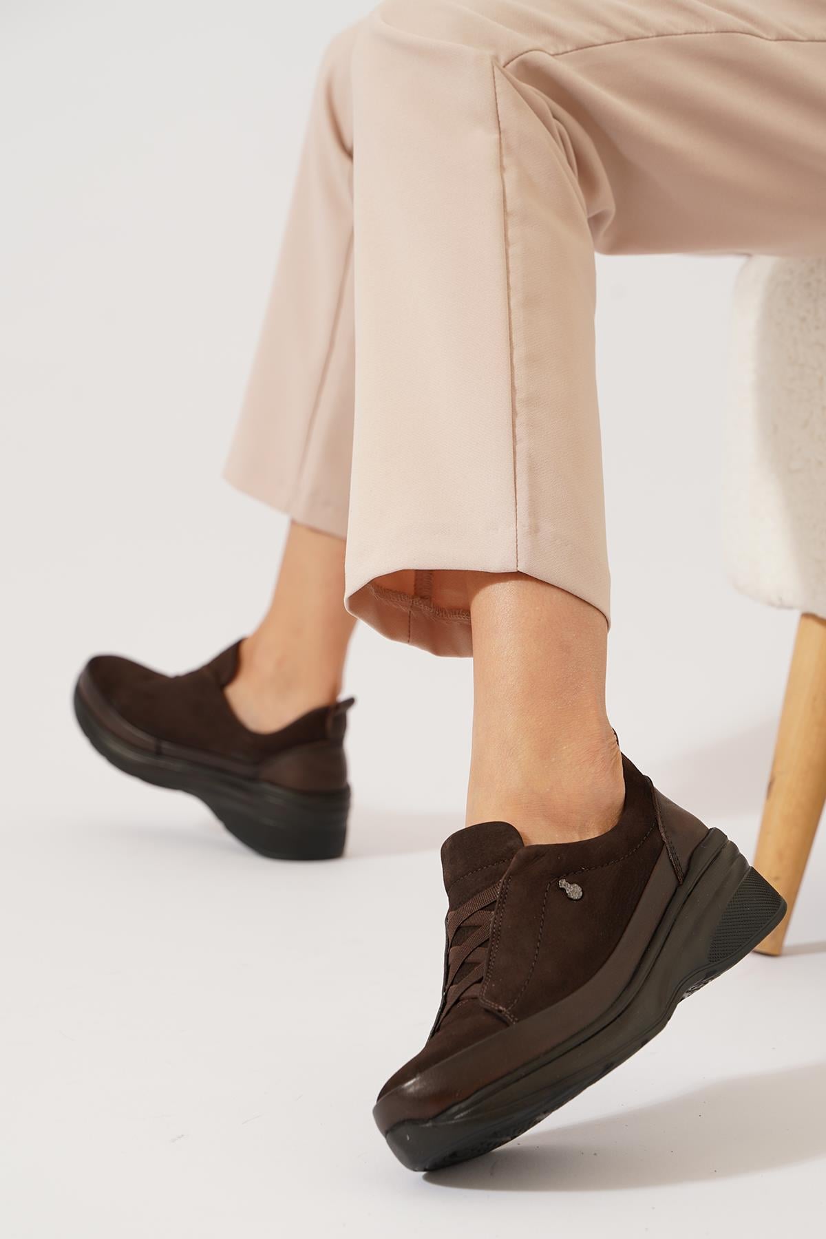 Oren Çapraz Lastikli Kadın Hakiki Deri Ayakkabı Kahve Nubuk