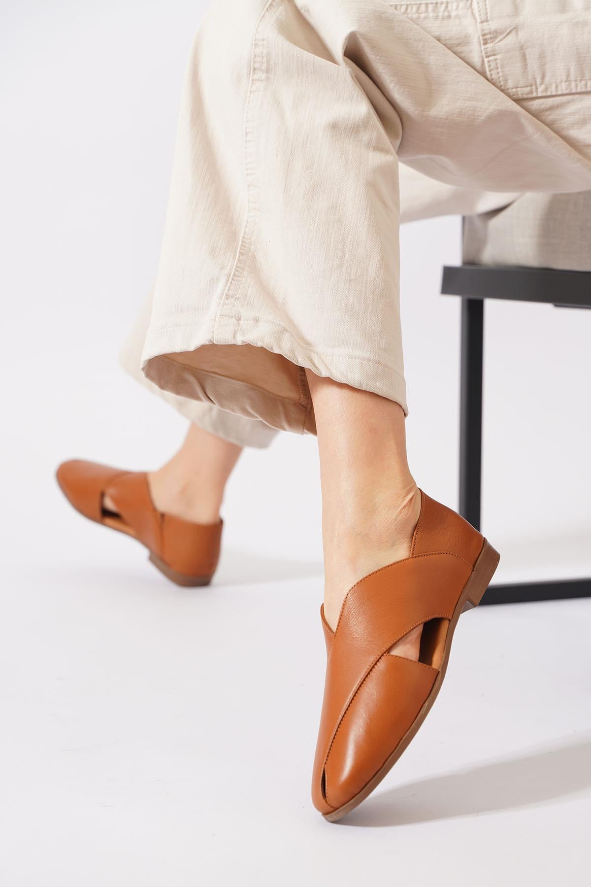 Seslas Yan Pencereli Ön Dekolteli Hakiki Deri Ortopedik Kadın Ayakkabı Taba Cilt