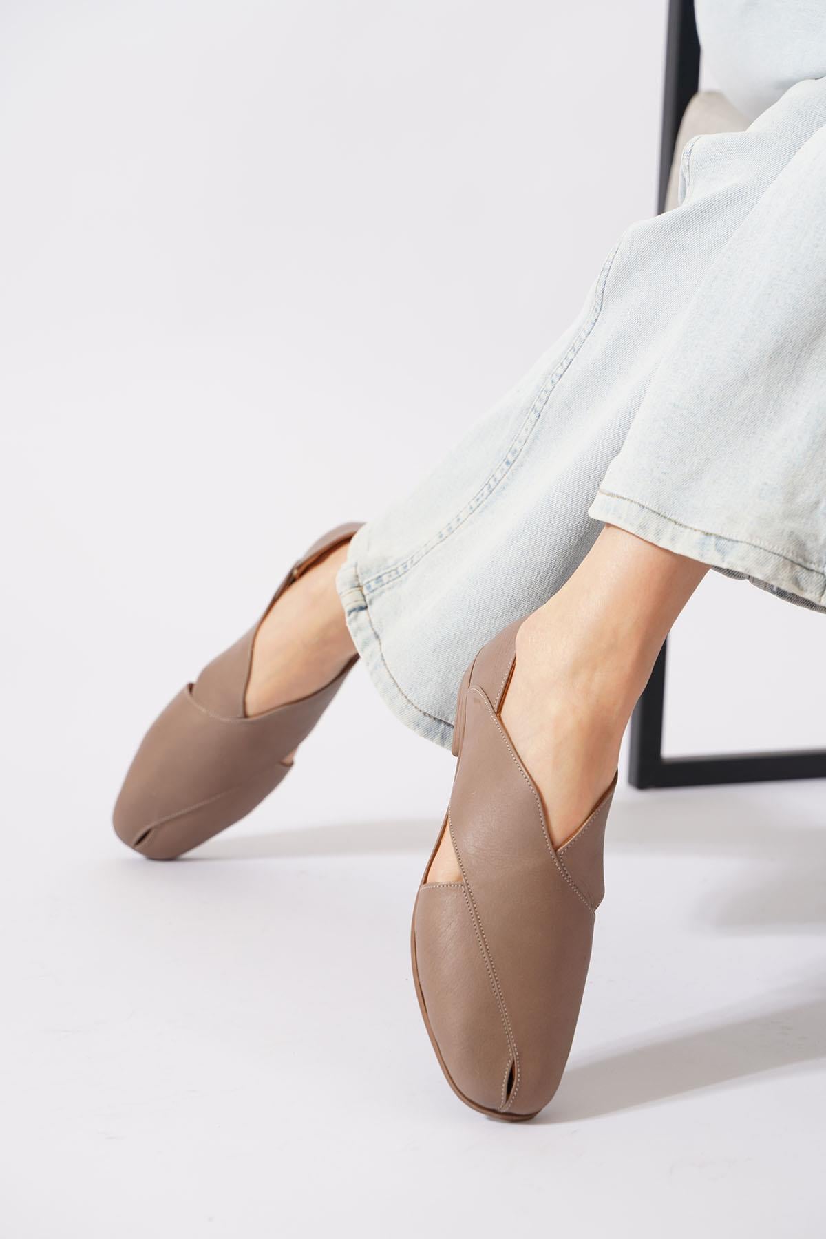 Seslas Yan Pencereli Ön Dekolteli Hakiki Deri Ortopedik Kadın Ayakkabı Vizon Cilt