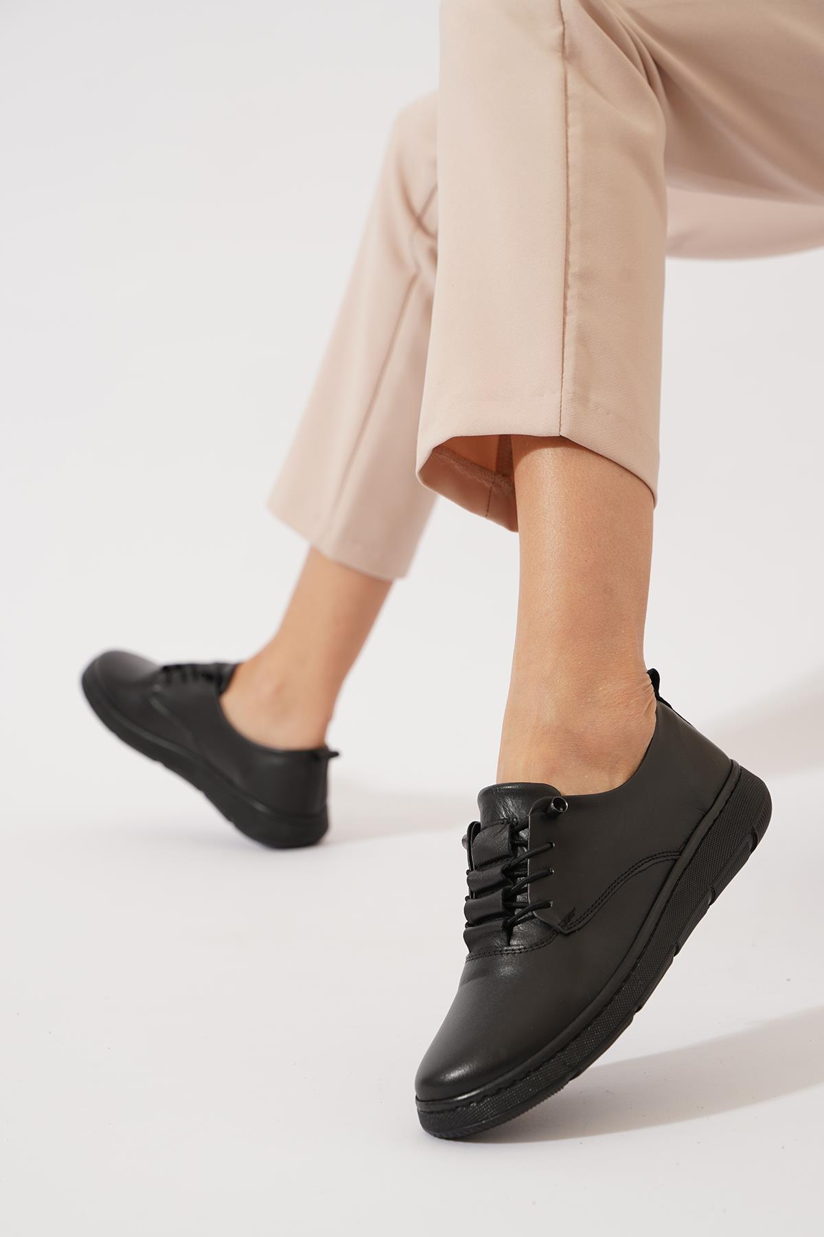 Tande Hakiki Deri Pileli Lastikli Kadın Ayakkabı Siyah