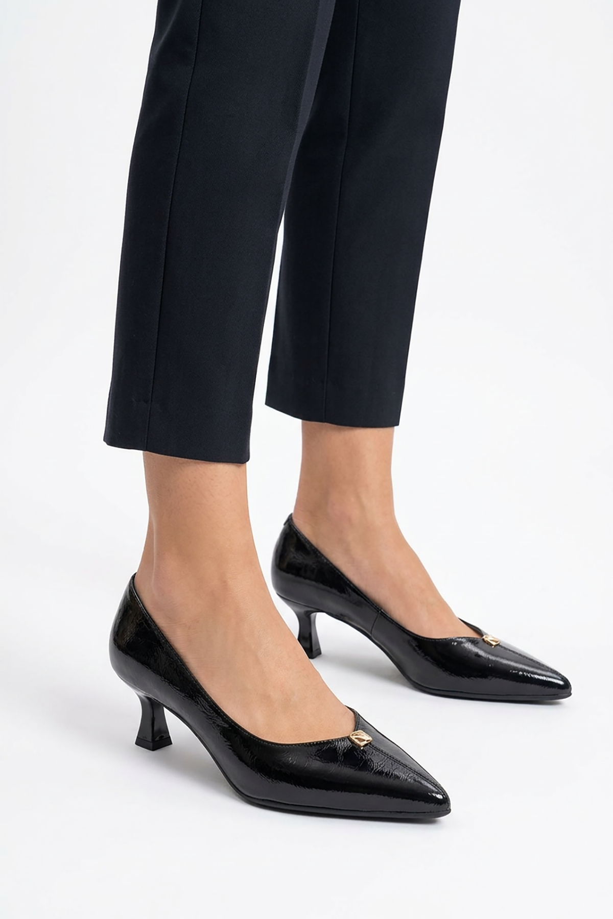 Tokes Ön Dikişli Tokalı Kadın Alçak Topuklu Stiletto Siyah Kırısık