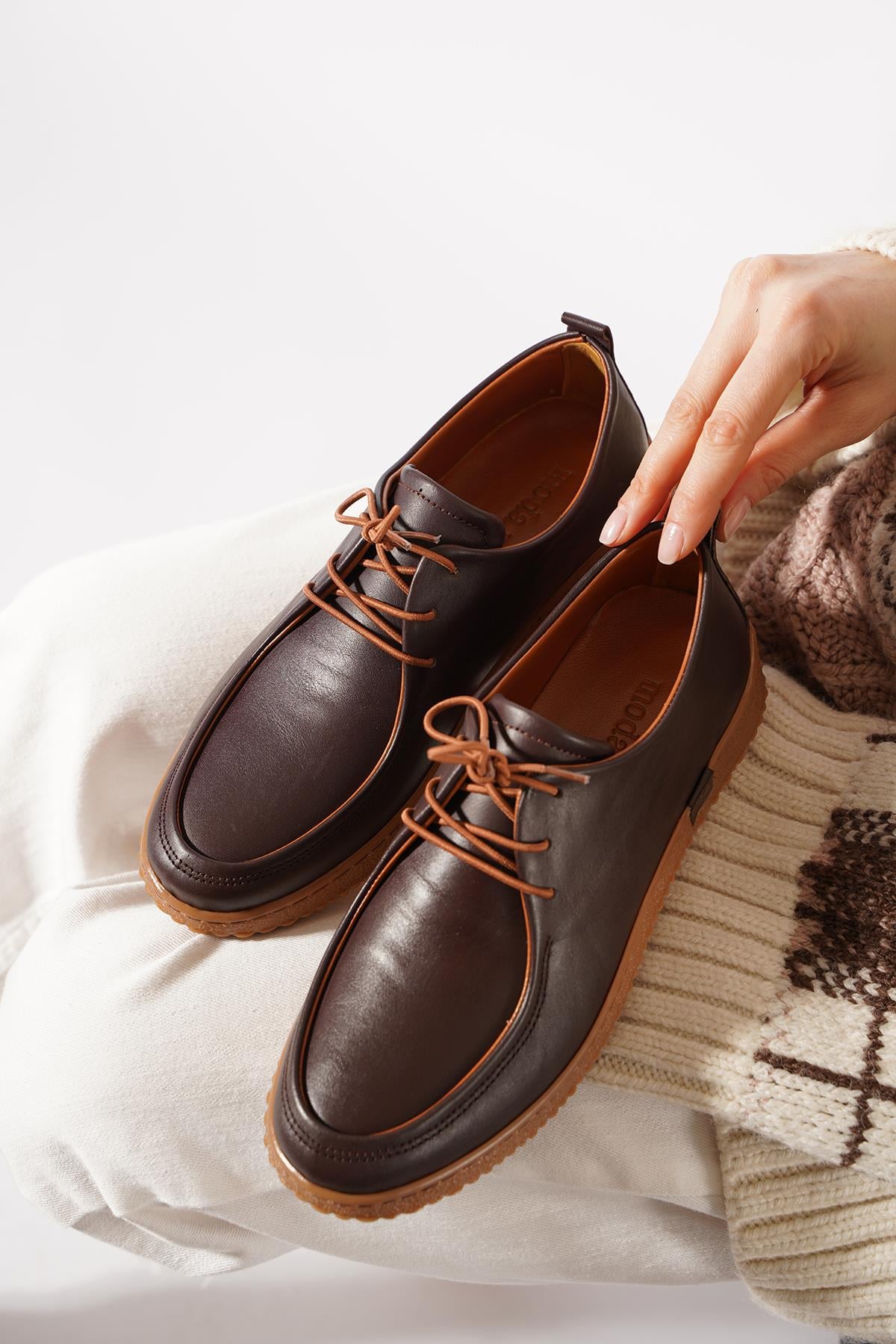 Yerna Lastik Bağlı Kadın Hakiki Deri Ayakkabı Kahve Cilt