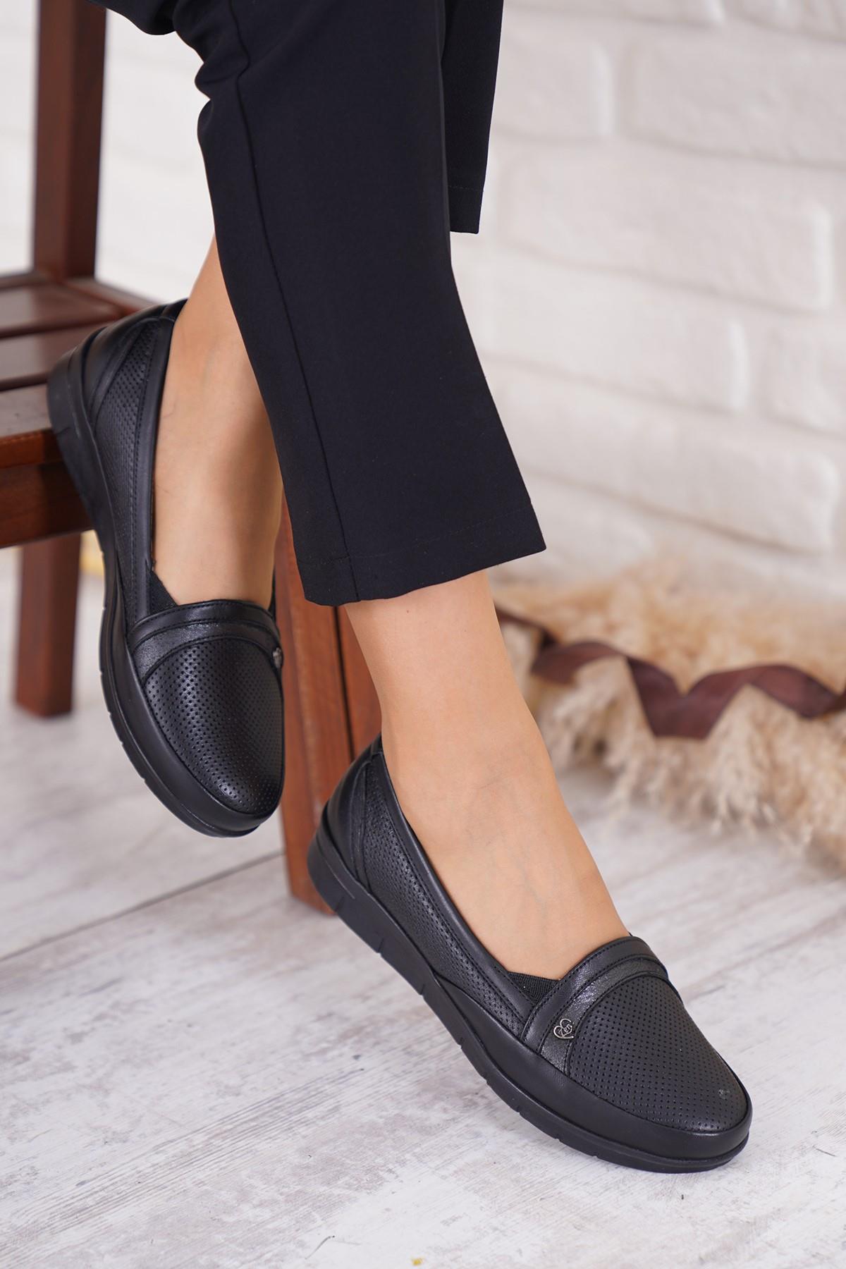 Klacle Üst Zımbalı Toka Hakiki Deri Kadın Ayakkabı Siyah Cilt