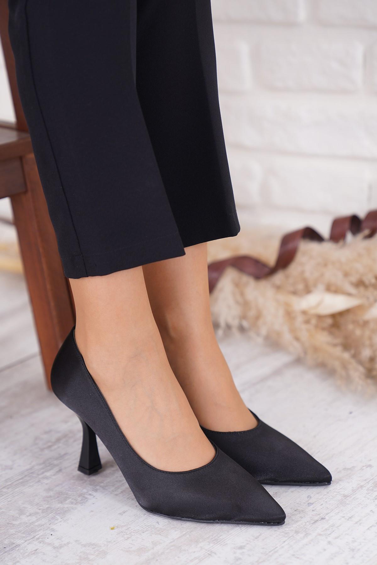 Landry Sivri Düz Stiletto Kadın Topuklu Ayakkabı Siyah Saten