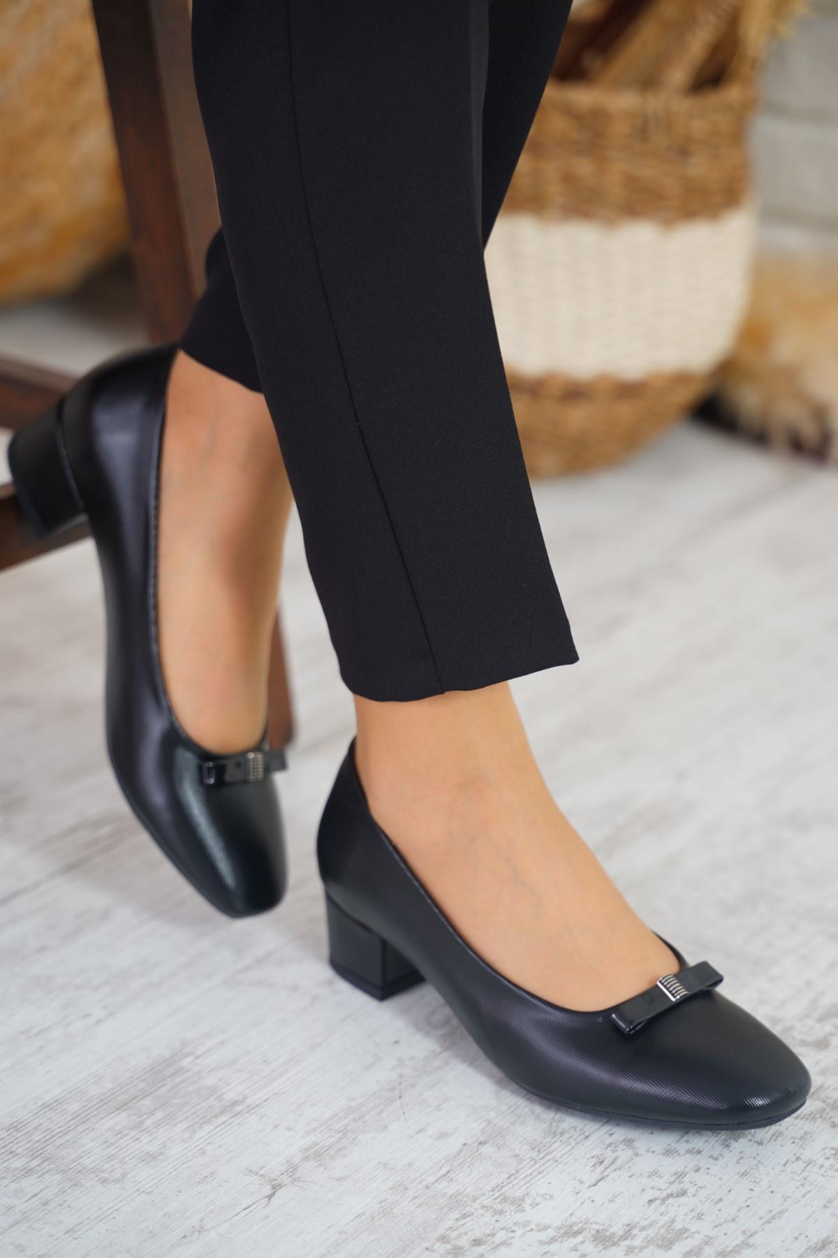 Ollie Kare Burun Fiyonk Kadın Topuklu Ayakkabı Siyah Saten