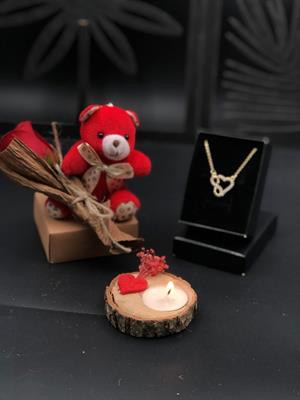 14 Şubat Sevgiliye Aşk Dolu Hediye Seti Kalp Kolye, Ayıcık Anahtarlık, Kütük Mum ve Gül” 