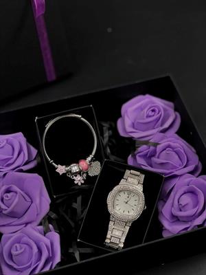 Anneler Günü Hediyesi Charmlı Bileklik Ve Zarif Taşlı Kol Saati Kutu İçerisinde