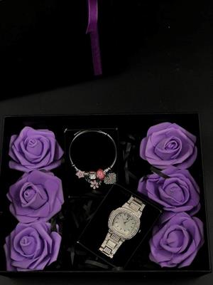 Anneler Günü Hediyesi Charmlı Bileklik Ve Zarif Taşlı Kol Saati Kutu İçerisinde