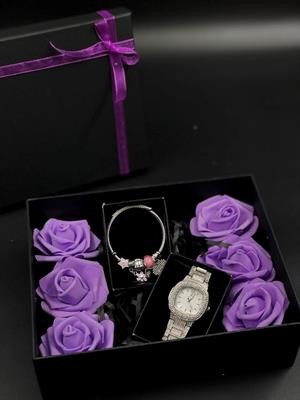 Anneler Günü Hediyesi Charmlı Bileklik Ve Zarif Taşlı Kol Saati Kutu İçerisinde