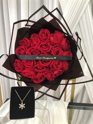 Anneler Günü Sevgililer Günü Hediyesi 19 Adet Yapay Gül Seni Seviyorum Buketi Ve Kolye