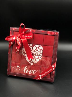 en lezzetli 14 şubat sevgililer günü hediyesi özel kutu içerisinde madlen çikolata