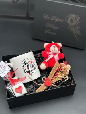 Gülümseme Kutusunda Aşk: Kupa & Lezzetli Çikolata 14 Şubat Sevgililer Günü Hediyesi Sevgiliye Hediye