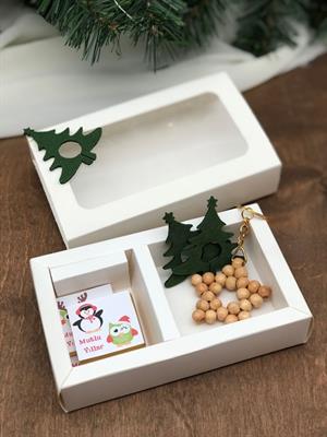 kutu içindeyılbaşı hediyesi ahşap yıldız anahtarlık noel yeni yıl baskılı 3 adet madlen çikolata