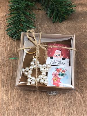 Mini yeni yıl hediye kutusu yılbaşı özel baskılı 2 adet madlen ve inci anahtarlık