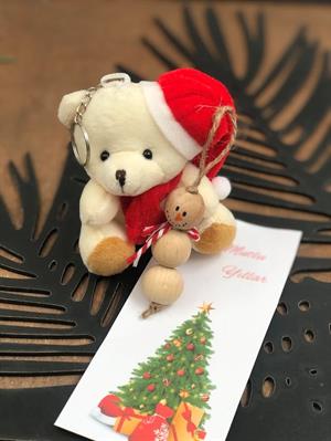 mutlu yıllar yazılı yılbaşı süsü ve noel şapkalı  yeni yıl anahtarlık hediye seti