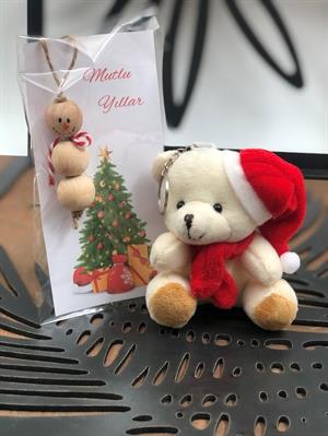 mutlu yıllar yazılı yılbaşı süsü ve noel şapkalı  yeni yıl anahtarlık hediye seti