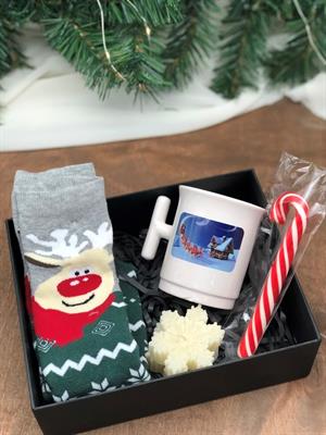 özel kutu içerisinde çorap hediye kupa mum ve baston şeker sevgiliye anneye arkadaşa eşe hediye