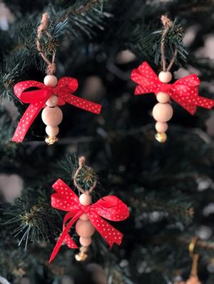 yeni yıl özel süslemeli yılbaşı kırmızı kurdaleli  el yapımı  Yılbaşı ağacı süsü 6 adet