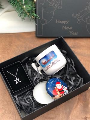 yılbaşı baskılı özel kutu içerisinde metal kutuda mum, zirkon kolye ve yeni yıl baskılı kupa 