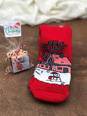 yılbaşı hediyesi baskılı çorap ve 5 adet madlen sevgiliye arkadaşa eşe muhteşem hediye seti