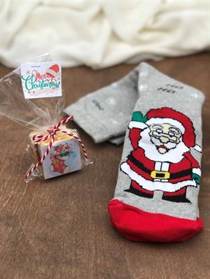 yılbaşı hediyesi baskılı çorap ve 5 adet madlen sevgiliye arkadaşa eşe muhteşem hediye seti