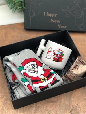 yılbaşı özel kutu içerisinde noel yeni yıl baskılı kupa çorap ve baston şeker