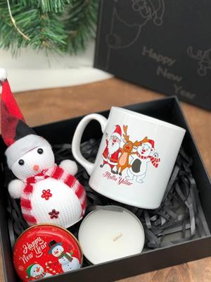 yılbaşı özel kutuda çam ağacı süsü kardan adam ve metal kutuda mum hediye baskılı kupa