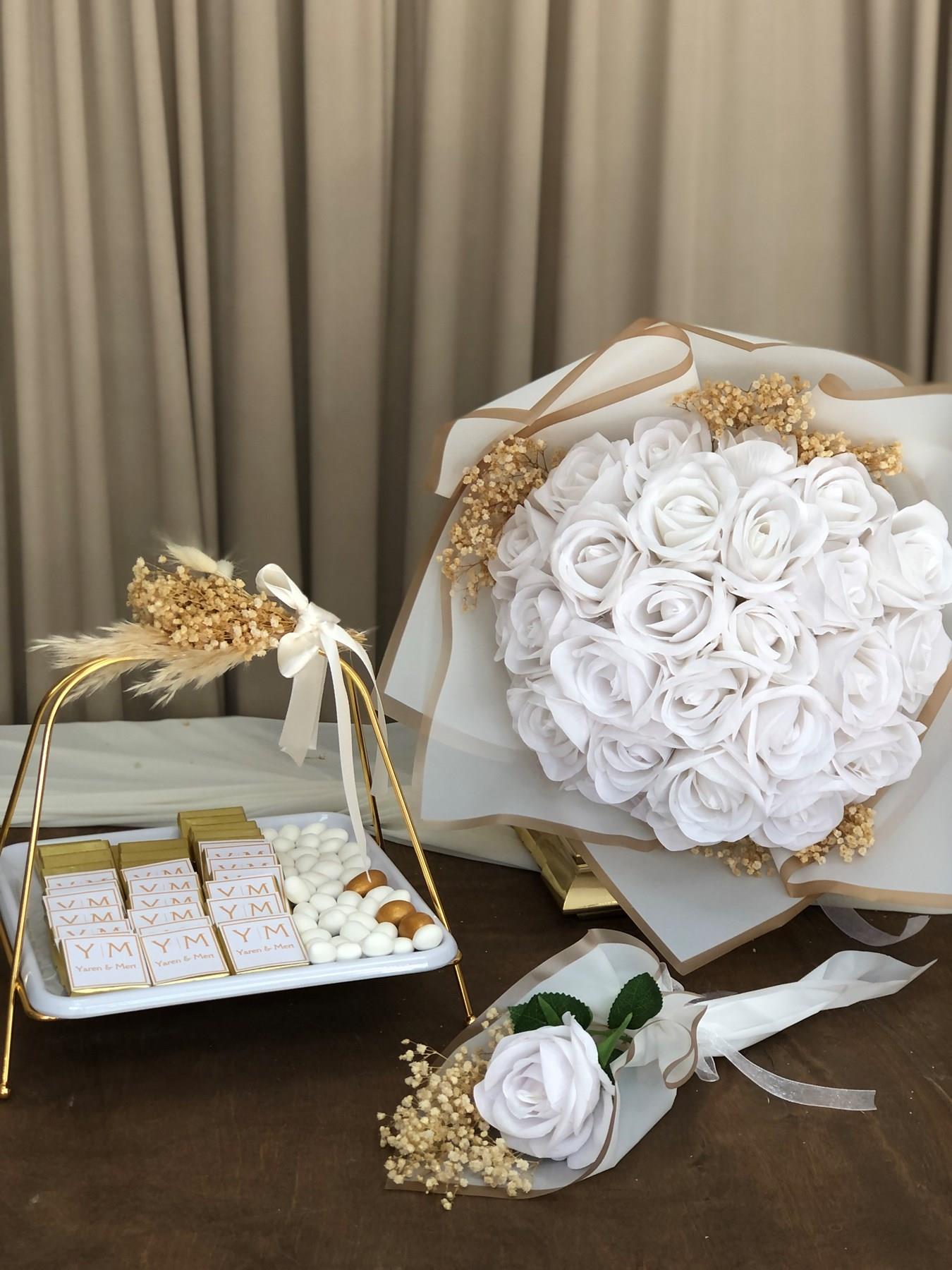 27 Adet Kız Isteme Çiçeği 50 Adet Çikolata Söz Çikolatası Nişan Kadife Gül ve 1 adet anne 