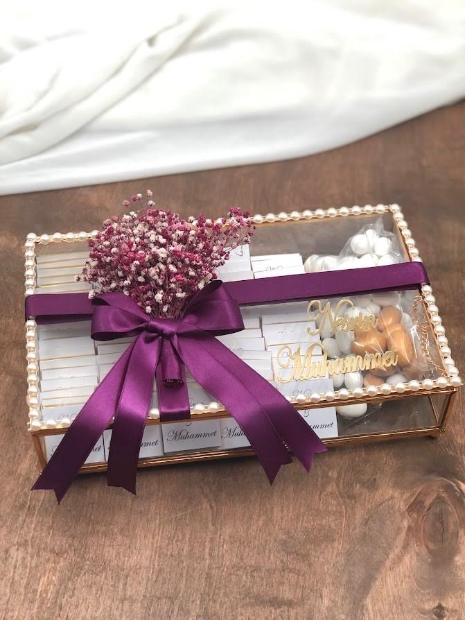 Kız Isteme Çikolatası, Söz, Nişan Çikolatası krem cipso ve çiçek süslemeli 80 adet madlen ile