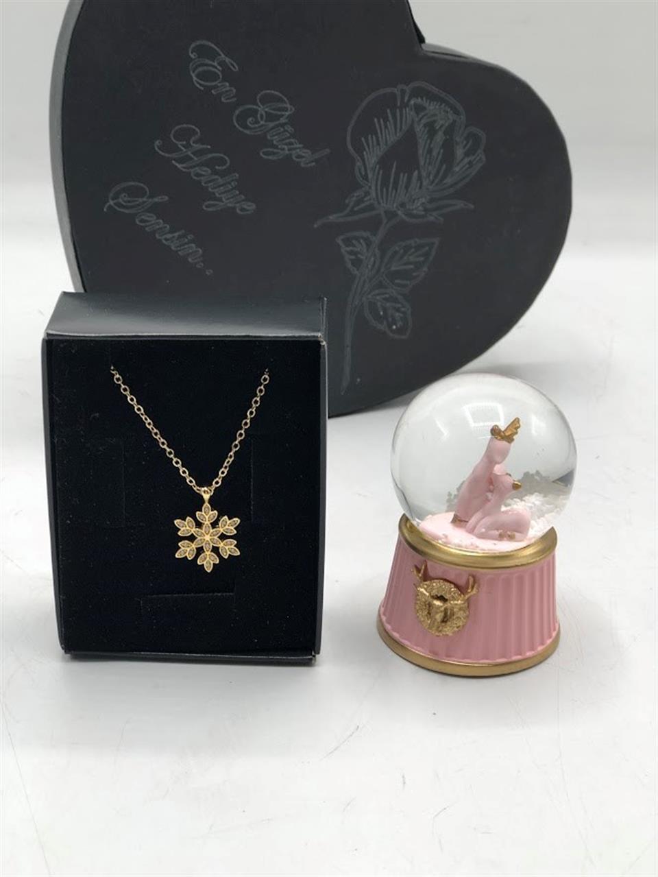 zirkon kolye ve mini küre özel çiçekli kalpli kutuda anneme anneler günü  hediyesi