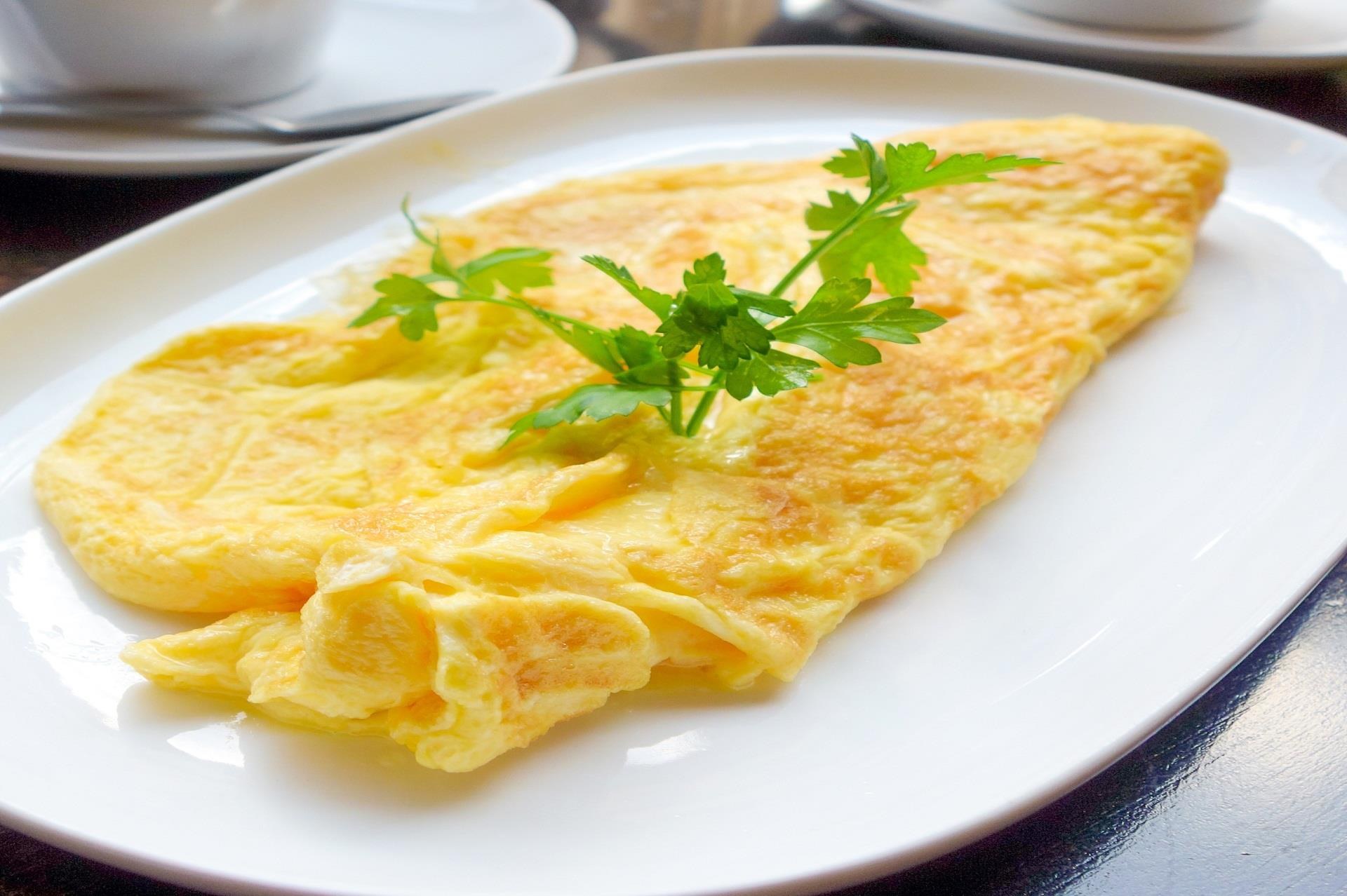 Beyaz Peynirli Omlet: Sağlıklı ve Lezzetli Bir Kahvaltı Seçeneği