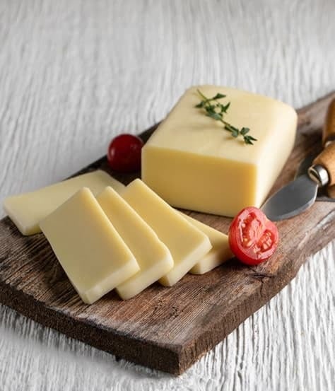 Taze Kaşar Peyniri: Sade Lezzetin Gücünü Sofranıza Taşıyın