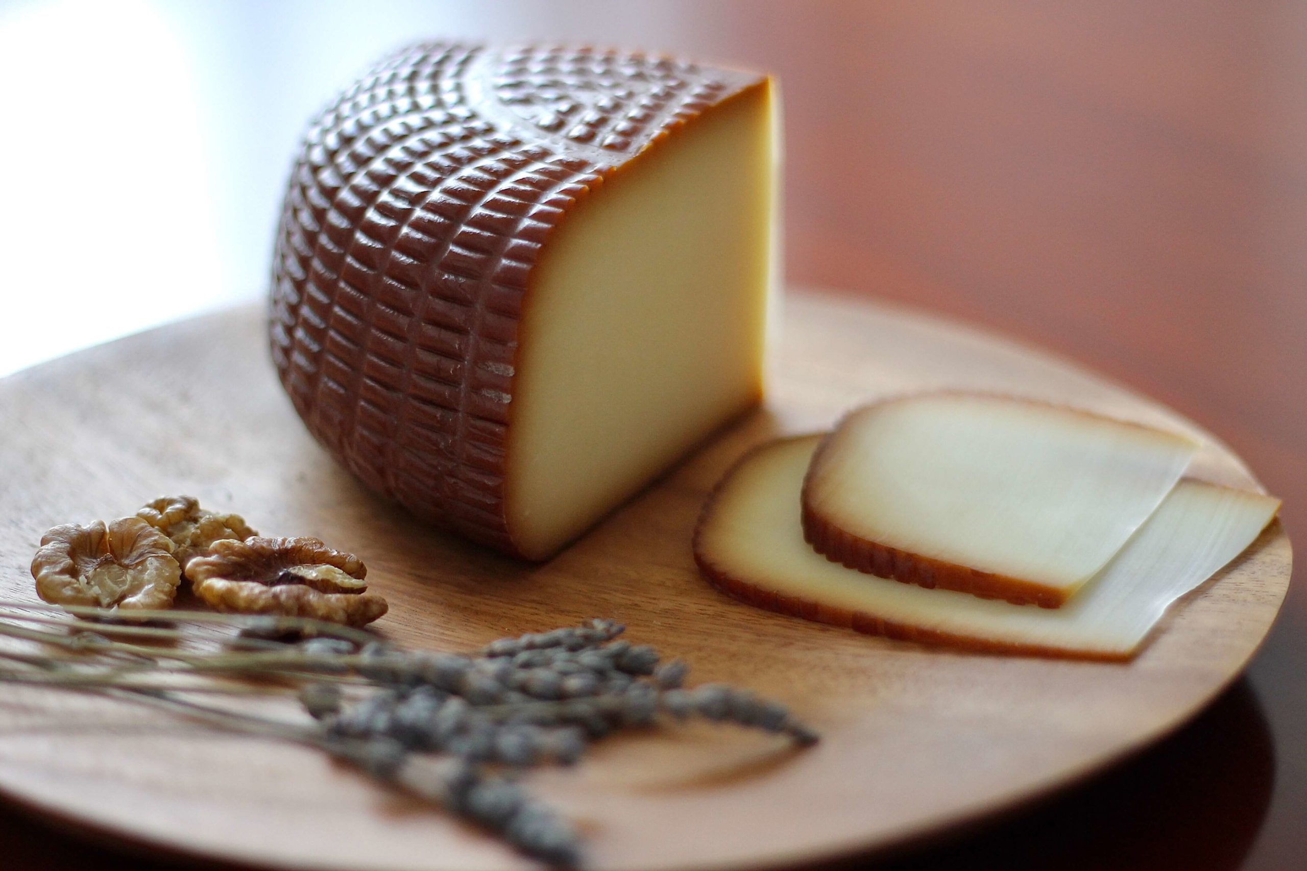 Yaman Peynircilik: Lezzetin Adresi İsli Çerkez Peyniri – Benzersiz Tadı ve  Kalitesiyle Peynir Deneyiminizi Yükseltin