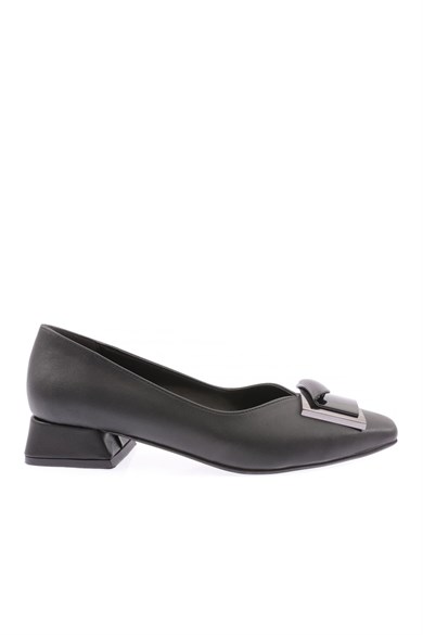 Dgn K011 Kadın Köşeli Burun Kare Metal Detay Toka Alçak Topuk Ayakkabı Siyah