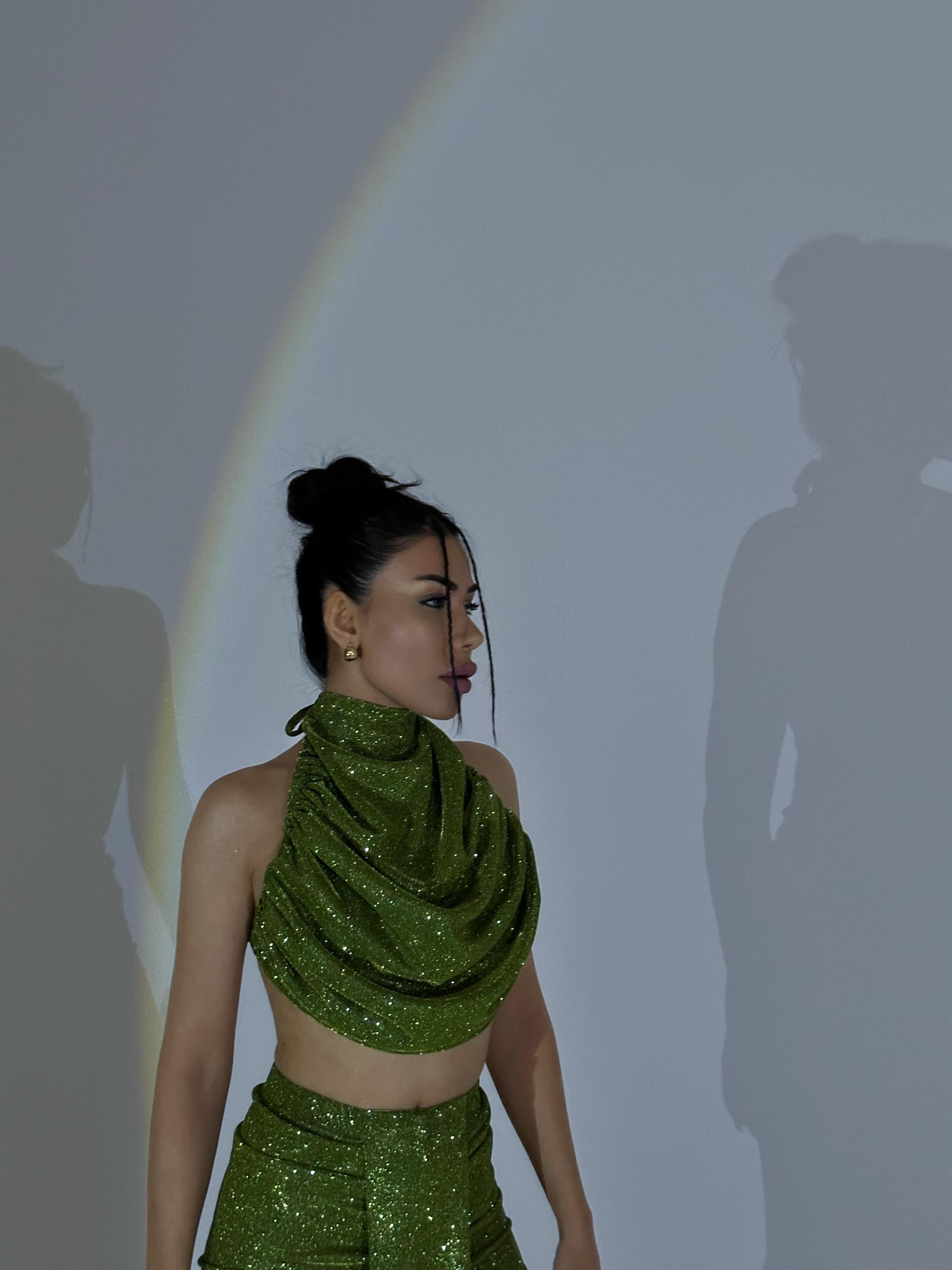 Özel Tasarım Simli Drape Yaka Bluz Yağ Yeşili