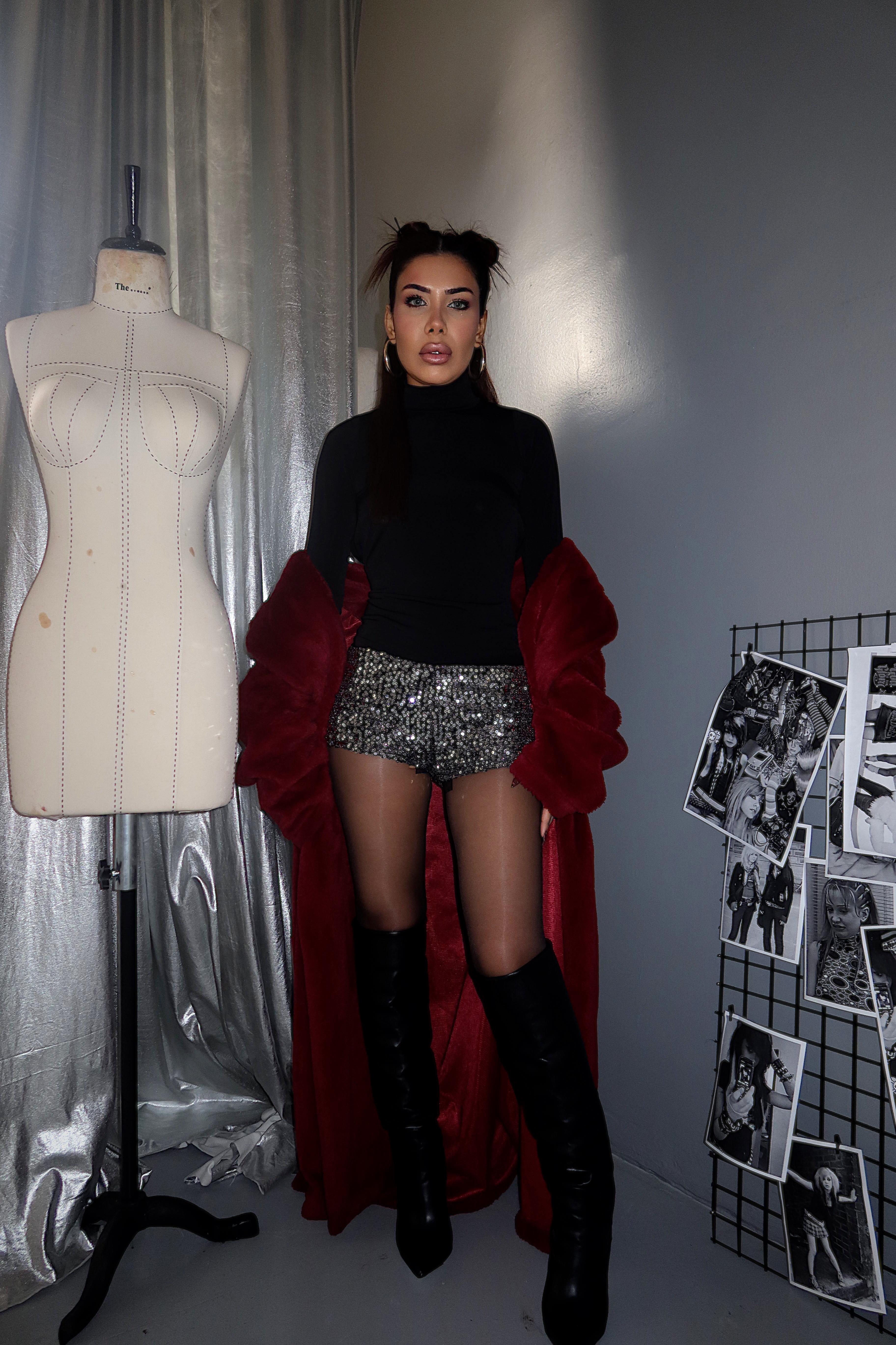 Sequin Shorts Outfit ( Payetli Şort)