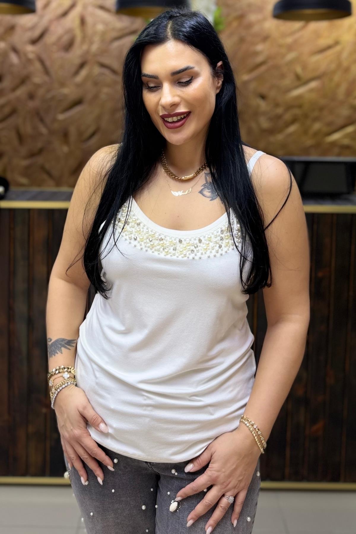 NCİ VE TAŞLI ASKILI BÜYÜK BEDEN BLUZ