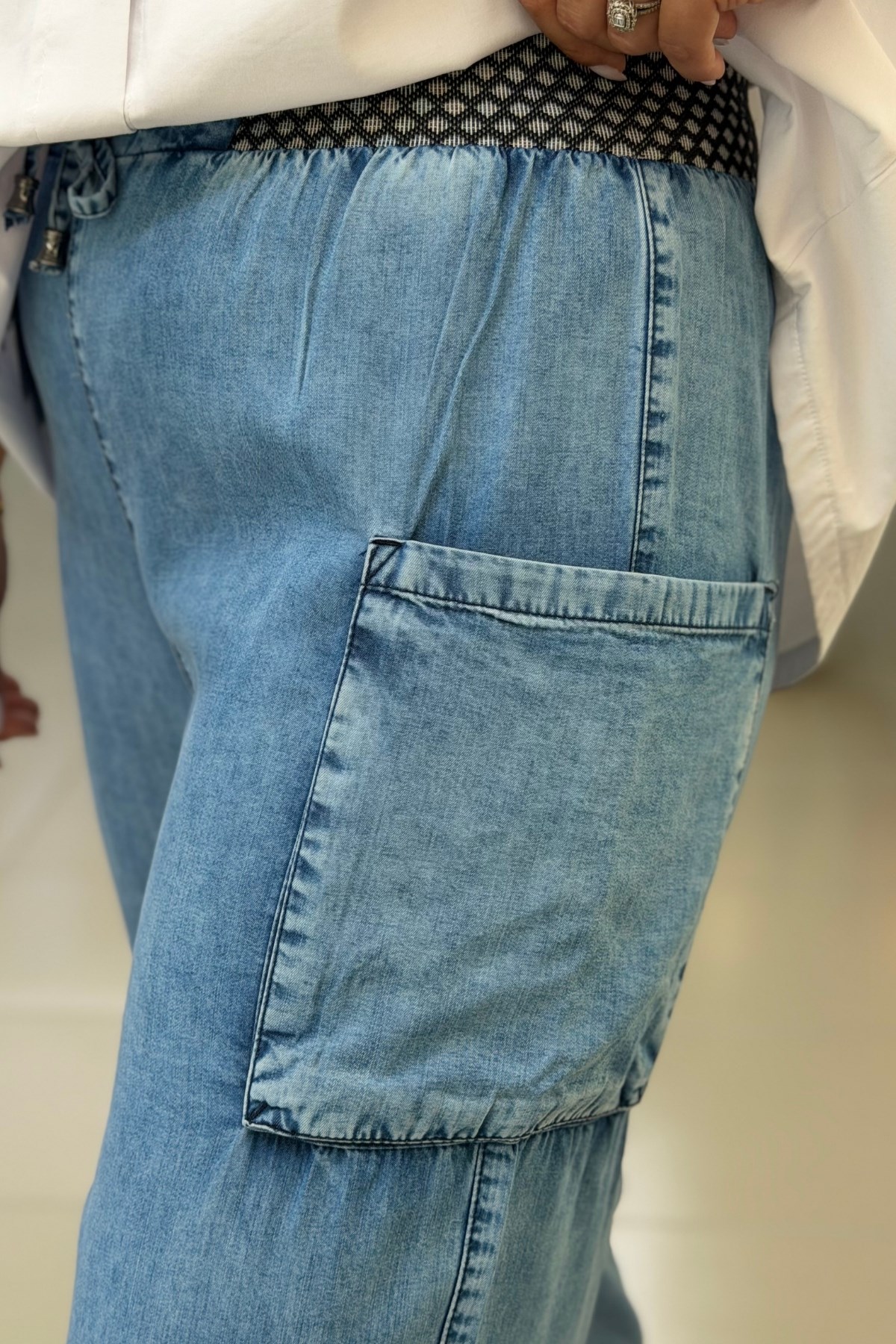 YAN CEPLİ BÜYÜK BEDEN TENCEL JEAN