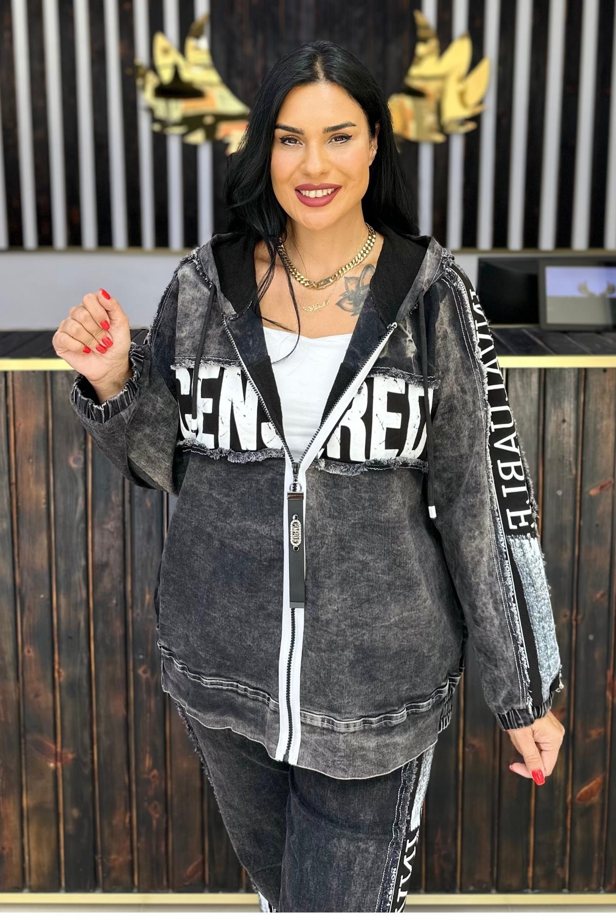 KAPŞONLU YAZI DETAYLI JEAN CEKET  BÜYÜK BEDEN