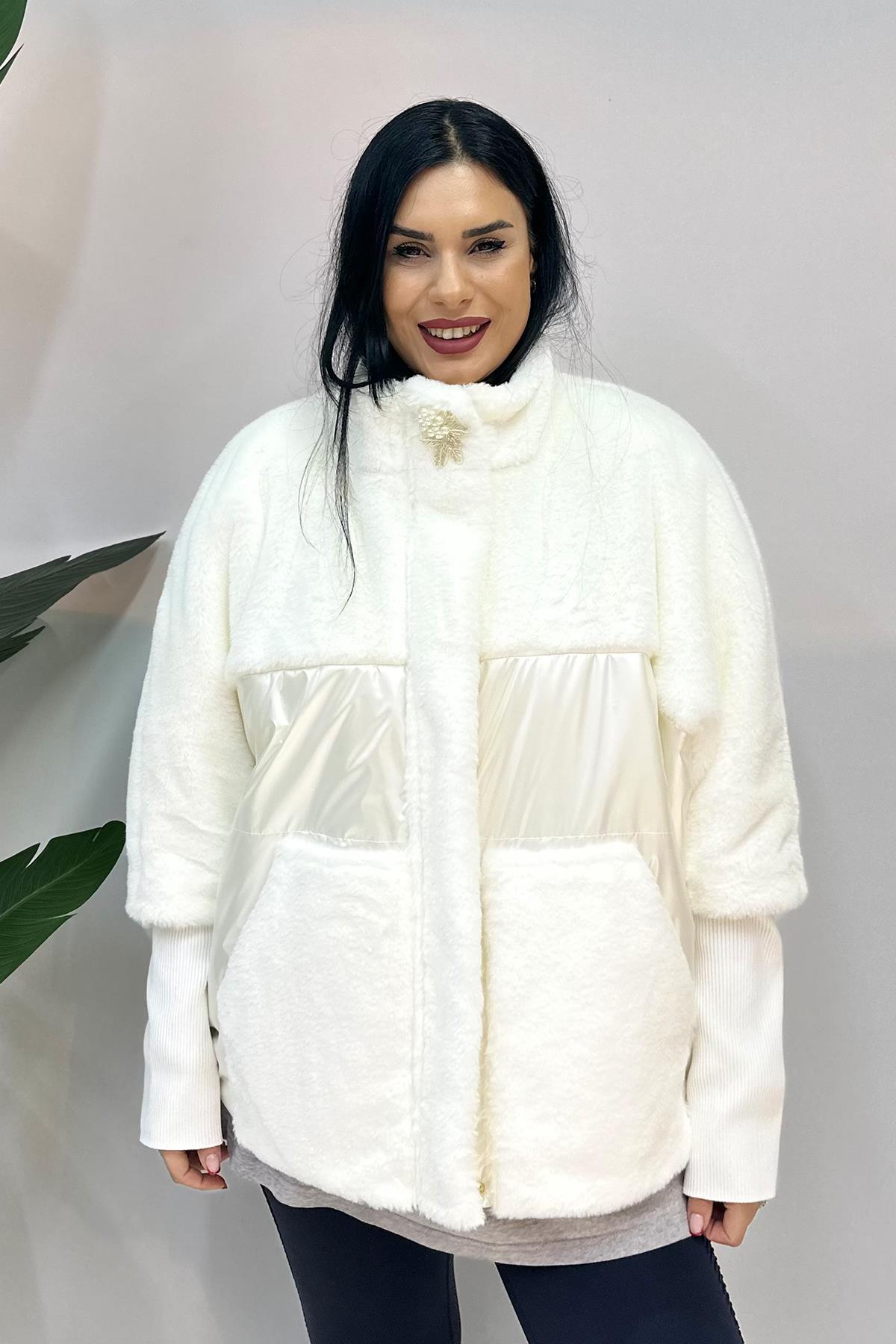 Peluş Detaylı Büyük Beden Mont - Beyaz