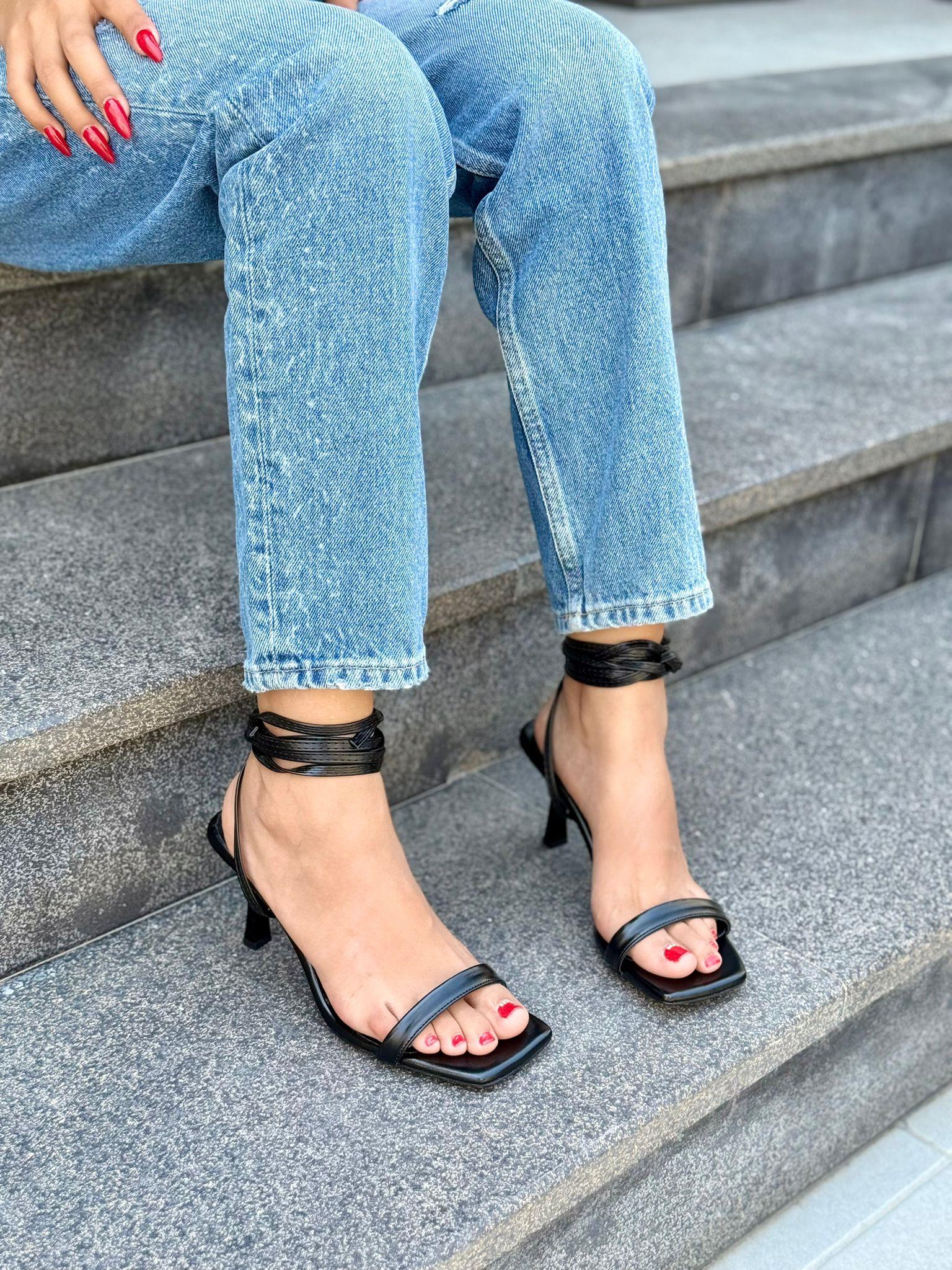 BH JESSY 36-40 İPLİ TOPUKLU SANDALET
