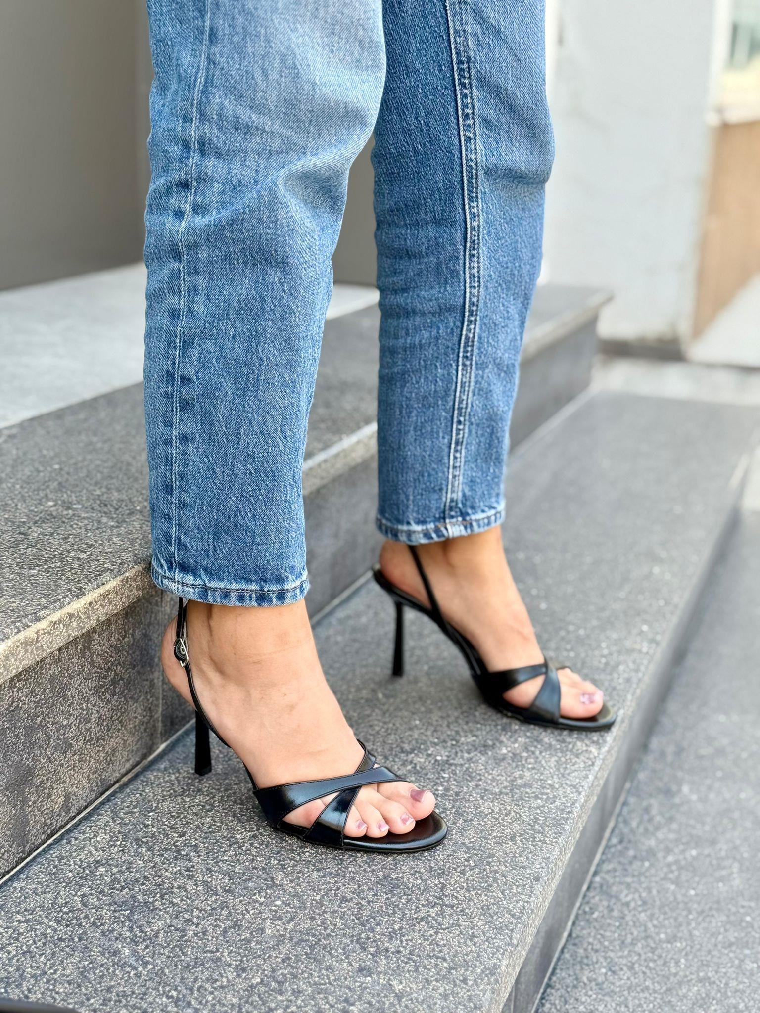 BH SESİ 36-40 TOPUKLU SANDALET