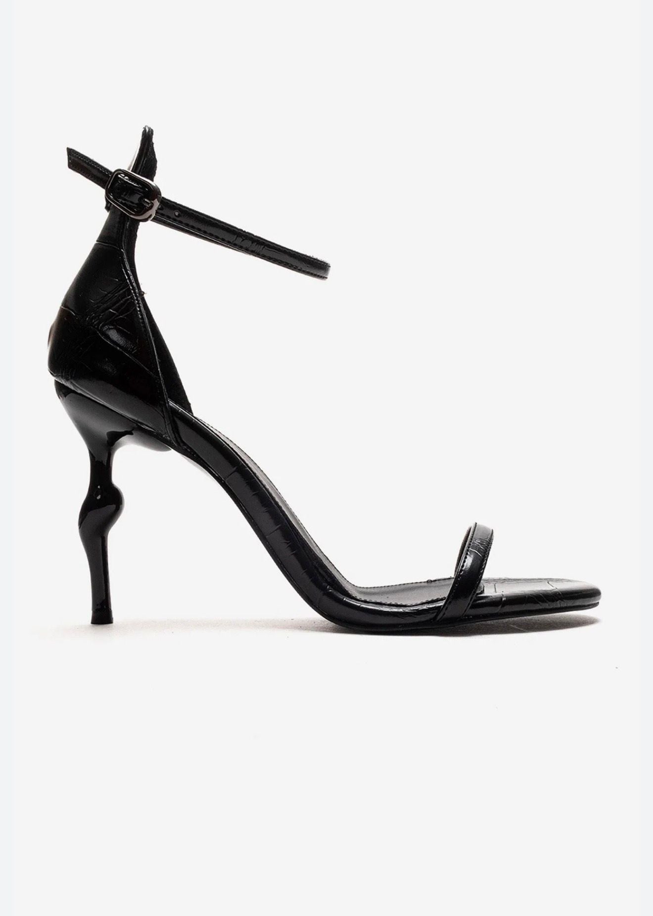 BH TRALİCE 36-40 TOPUKLU SANDALET